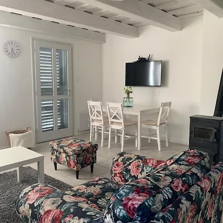 Szoloskert Vendeghaz Holiday home *