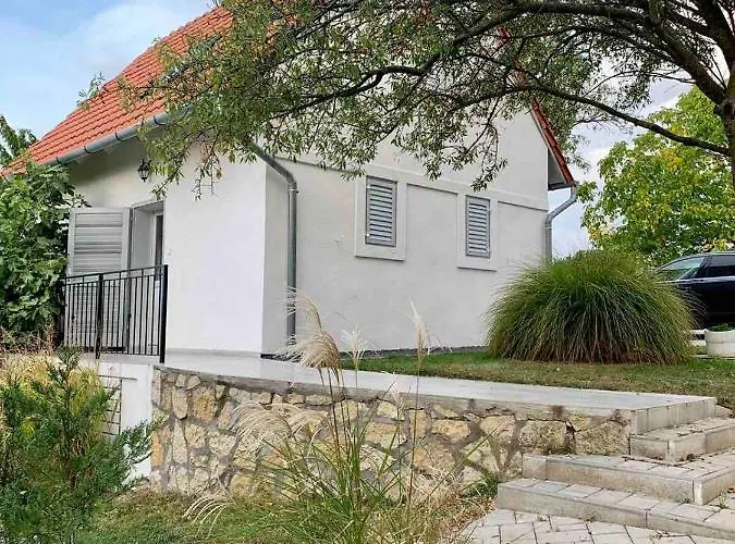 Szoloskert Vendeghaz Tatil Evi *